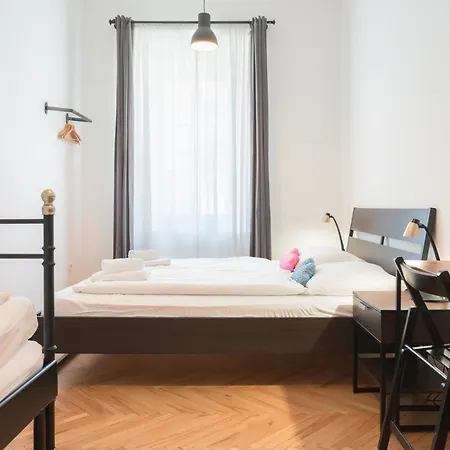 Готель Atik Любляна