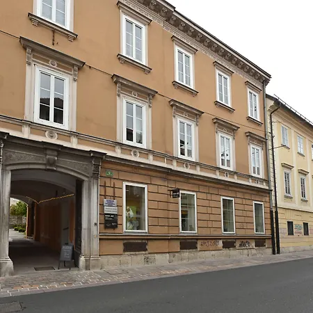 Ξενοδοχείο Atik 2*